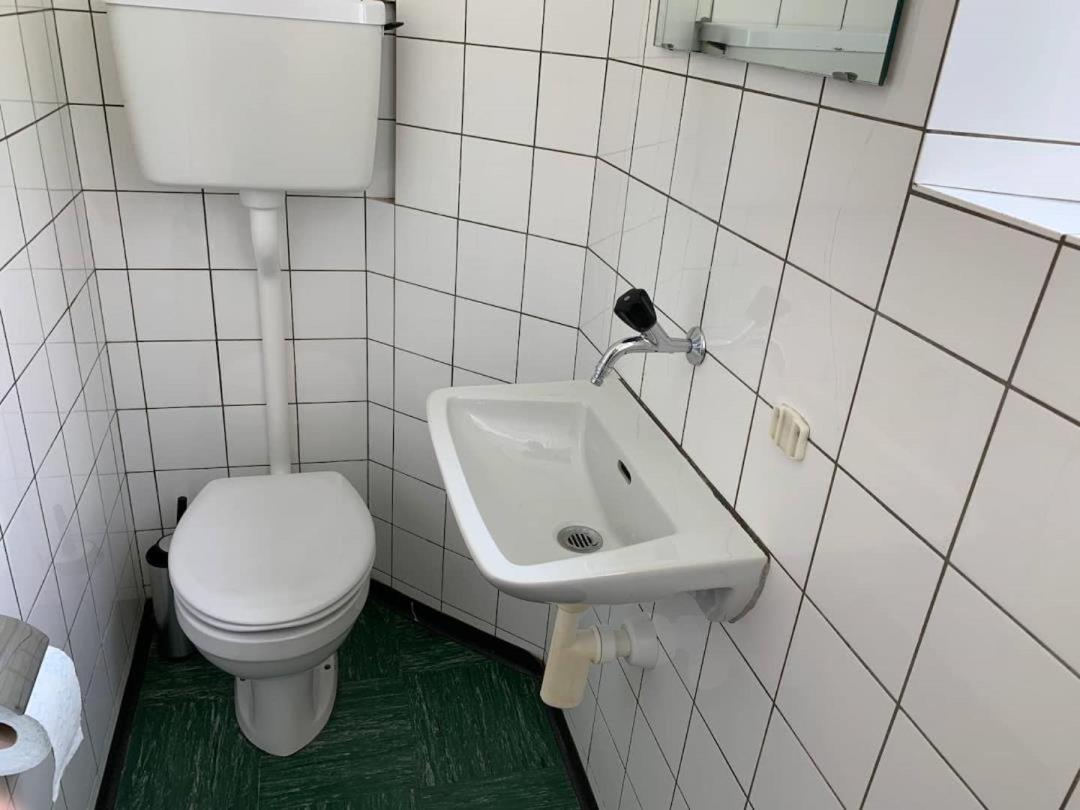 Revier Schlicht Und Bahnsinnig Mitlodi Ngoại thất bức ảnh